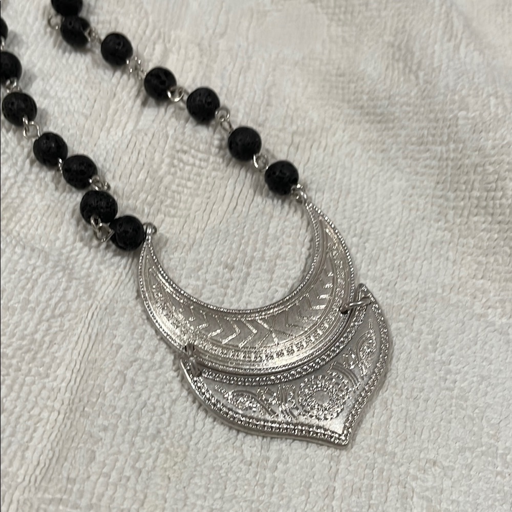 New Marlyn Schiff black beaded silver long necklace